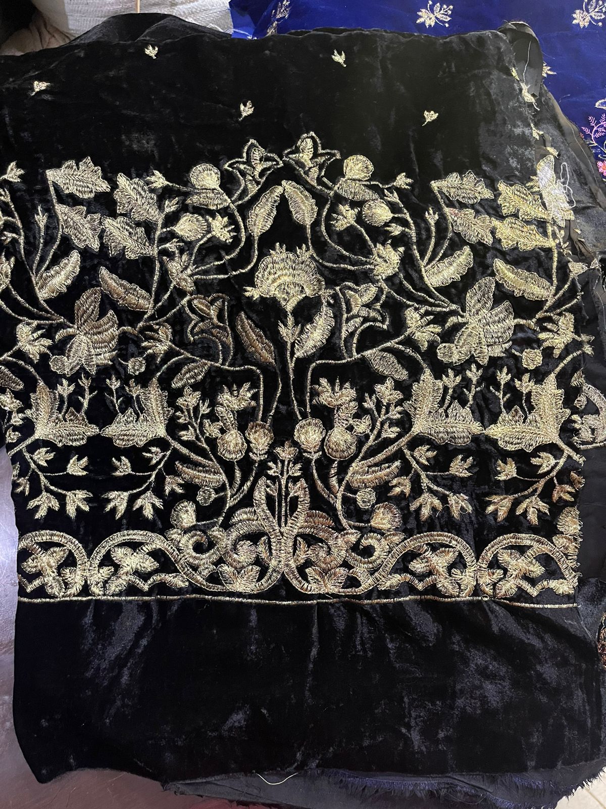 Embroidered Velvet Shawl Tilla And Dhaga Work